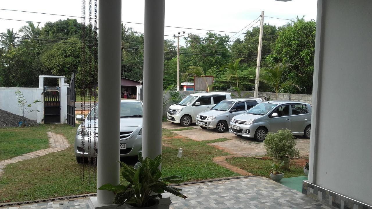 The European Gate - Anuradhapura Villa Exterior photo